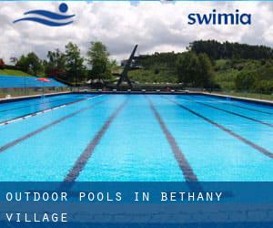 Outdoor Pools in Bethany Village