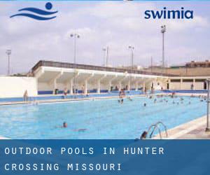 Outdoor Pools in Hunter Crossing (Missouri)