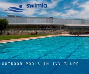 Outdoor Pools in Ivy Bluff