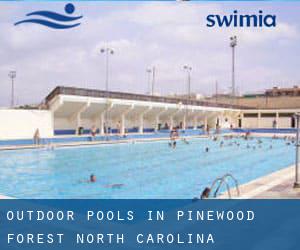 Outdoor Pools in Pinewood Forest (North Carolina)