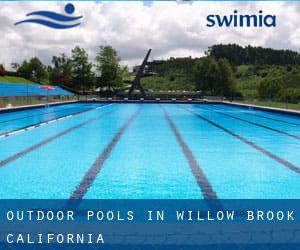 Outdoor Pools in Willow Brook (California)